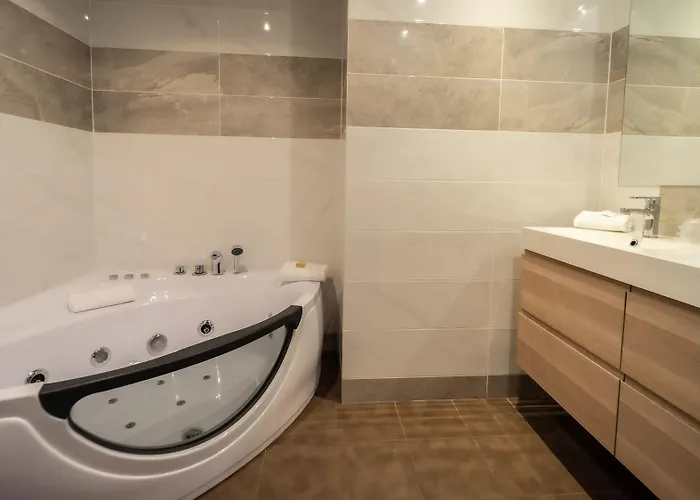 Palm 4* אז'אקסיו