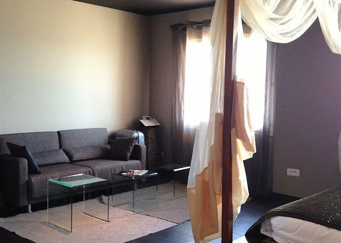 Palm 4* אז'אקסיו